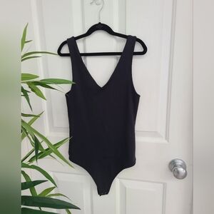 Abercrombie and Fitch a&f black vneck bodysuit sz XS